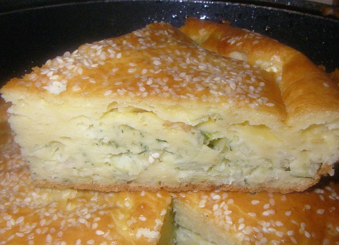 Луковый пирог с плавленными сырками