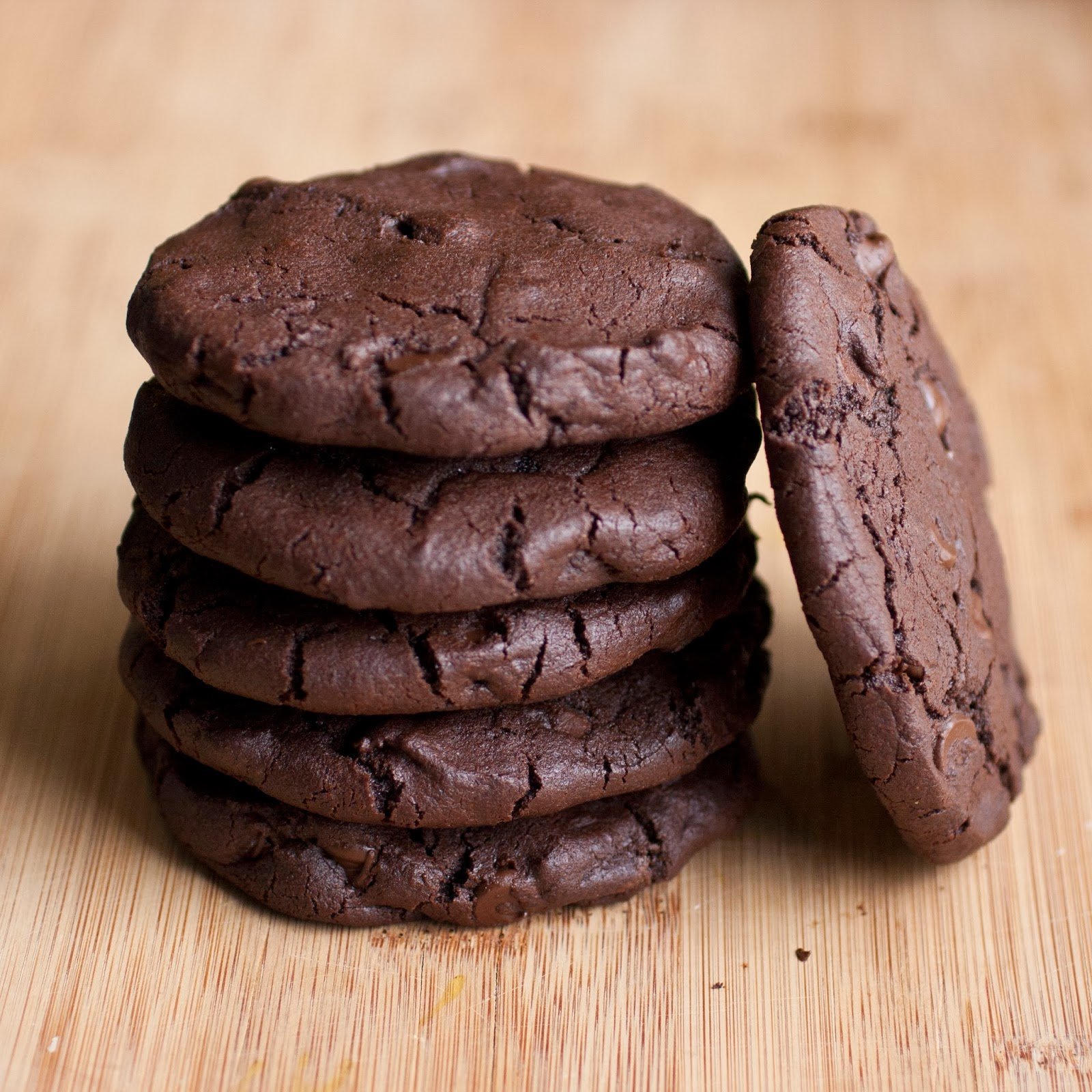 Классическое шоколадное печенье. Дарк Чоколат куки. Шоколадное печенье. Круглое шоколадное печенье. Американское шоколадное печенье.