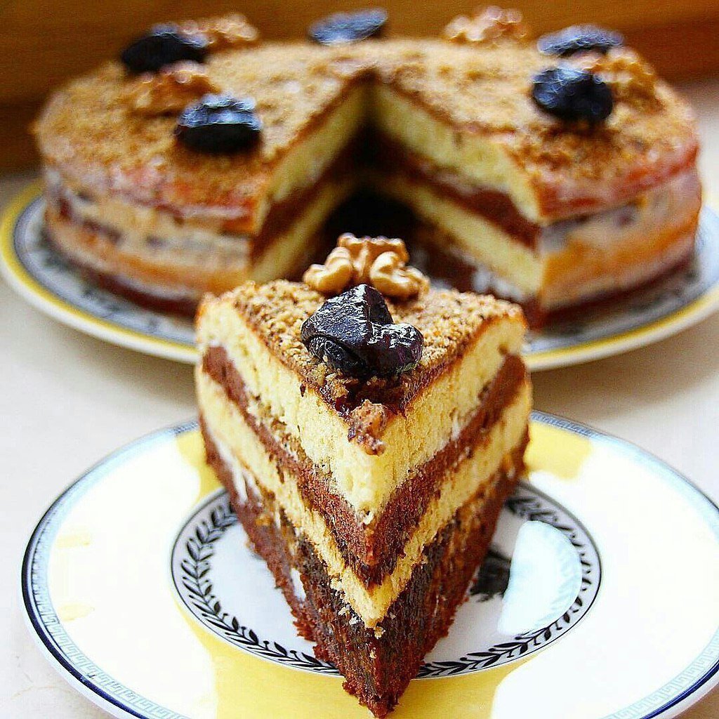 Медовик с вареной сгущенкой