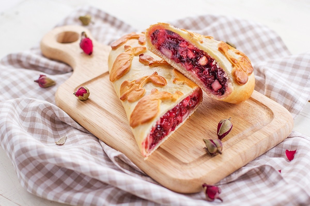 Кулебяка с вишней