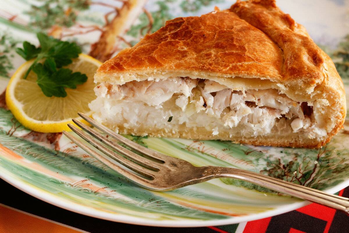 Пирог с рыбой и рисом