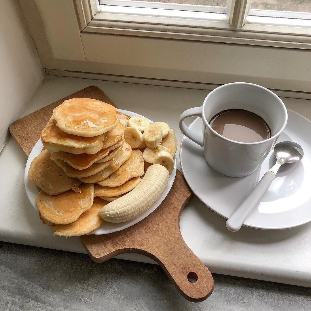 Завтрак блинчики и кофе