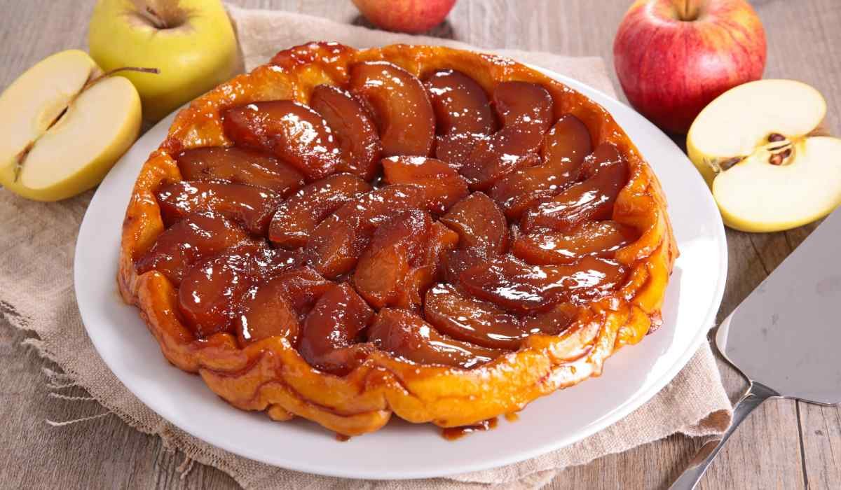 Пай с карамелизированными яблоками