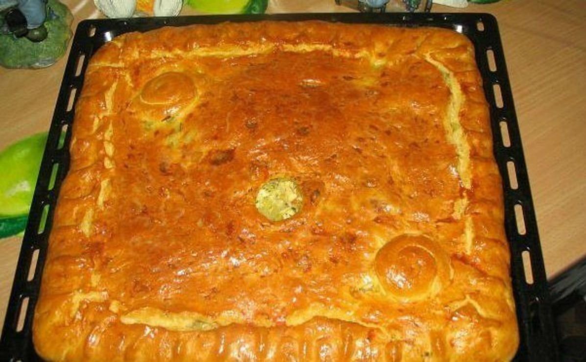 Пирог с мясом и картошкой в духовке из слоеного теста бездрожжевого