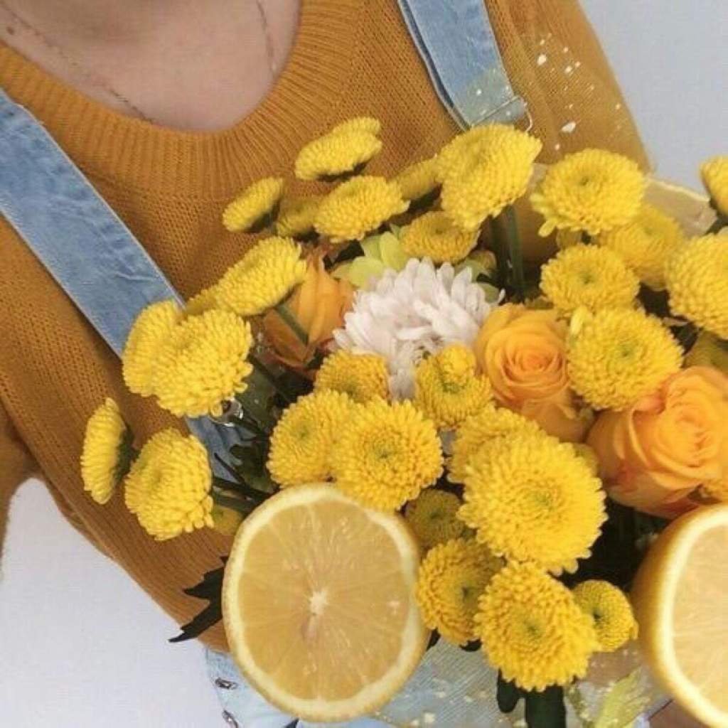 Желтые вещи и цветы