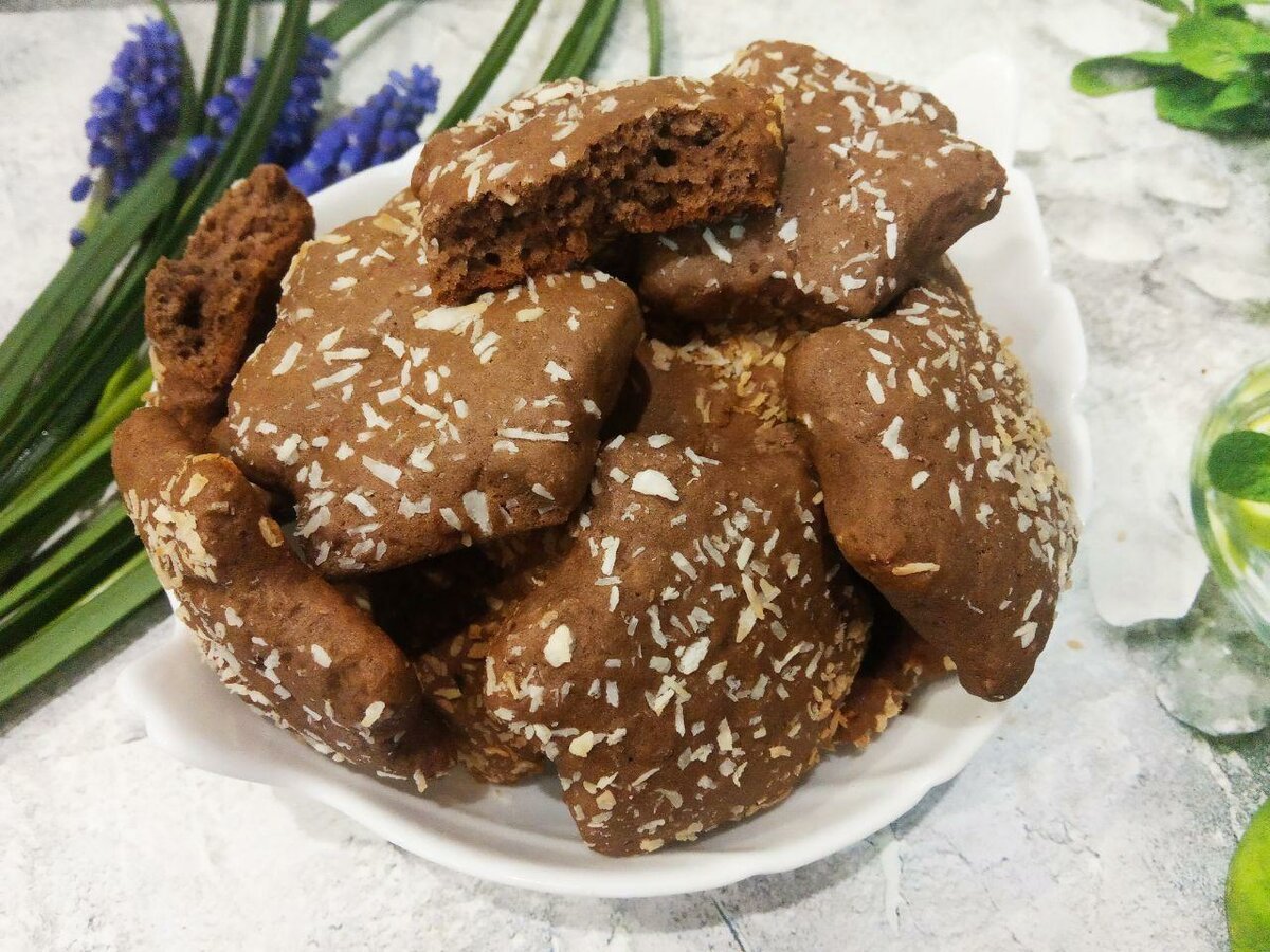 Сахарное печенье с кокосовой стружкой