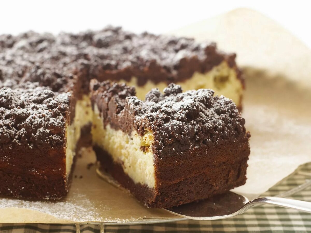 Шарлотка с карамелизованными яблоками
