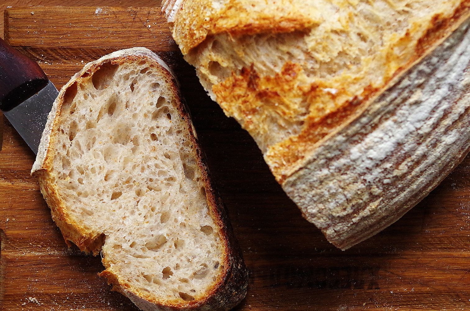 Хлеб на закваске простой рецепт. Домашний хлеб. Хлеб на закваске. Квашеный хлеб. Кислый хлеб.