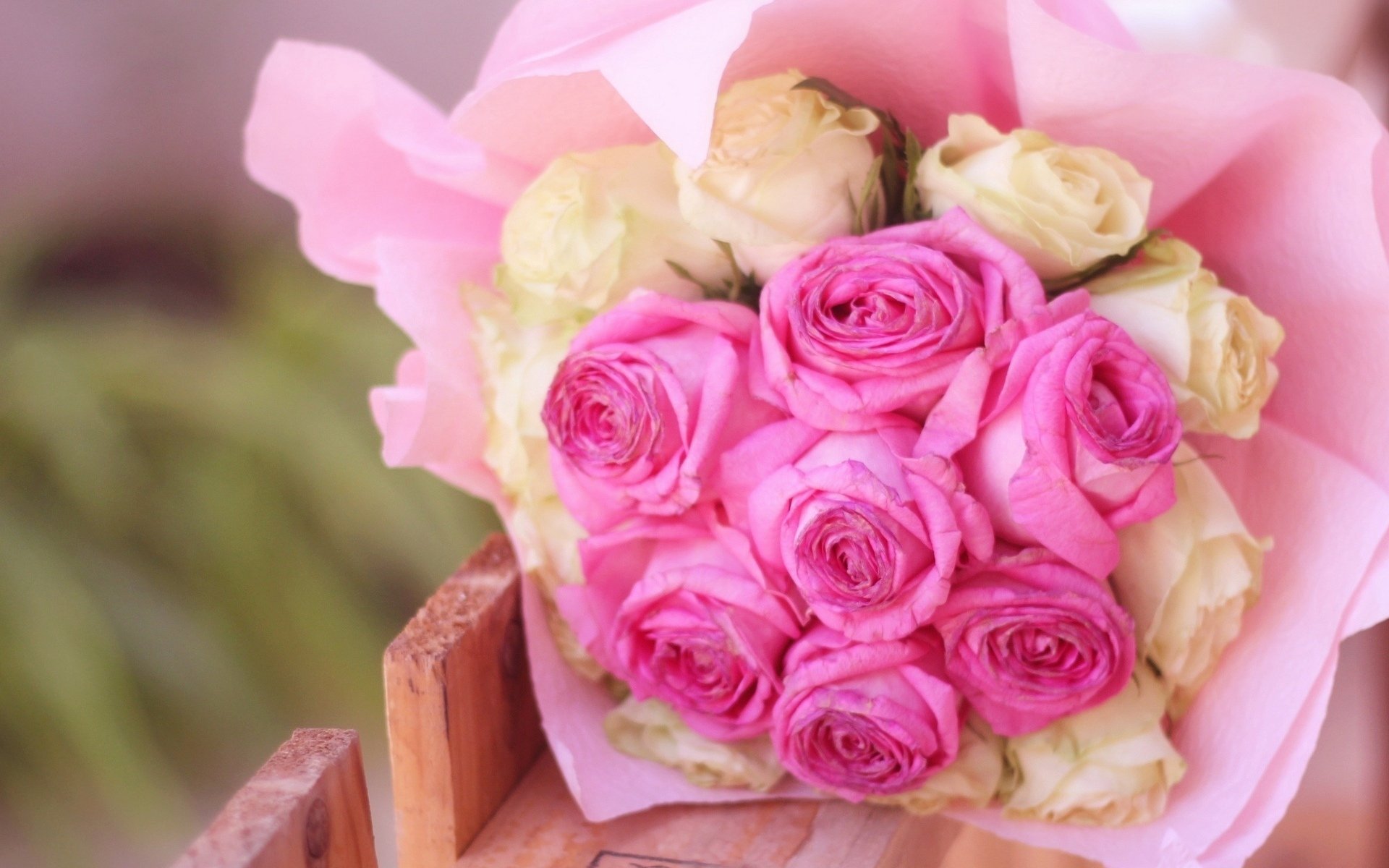 Фото букета на телефон. Букет розовых роз. Розовые розы. Шикарный букет розовых роз. Букет шикарный розовый.