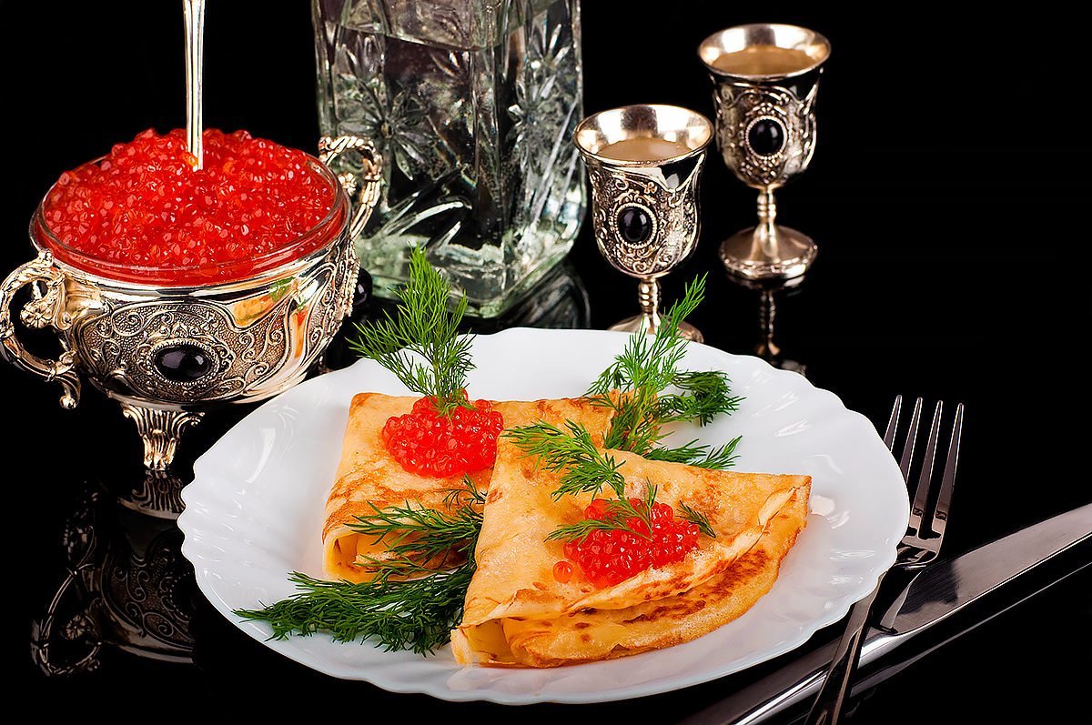 Блины с икрой и водочкой