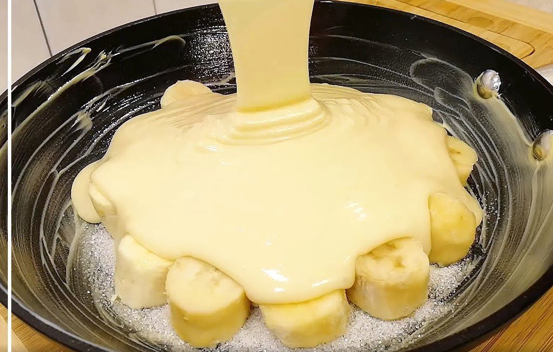 Пирог с яблоками на сковороде
