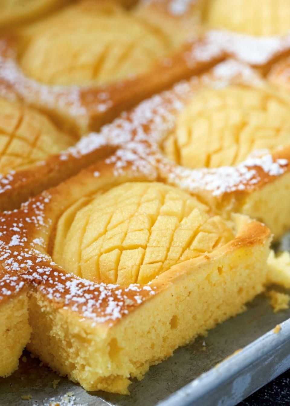 Сладкая выпечка с яблоками