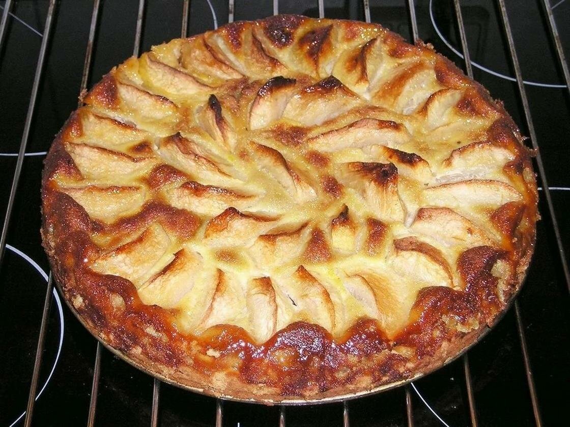 Пирог с творогом и ягодами