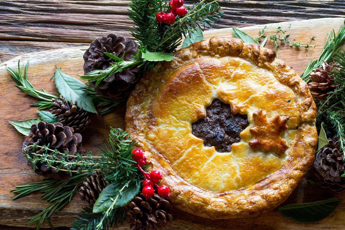 Шарлотка с карамелизованными яблоками