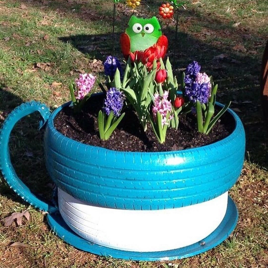 Клумба колодец из шин