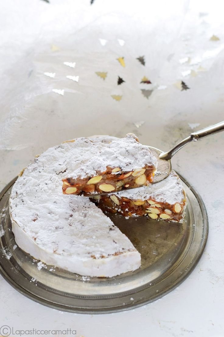 Десерт с финиками и грецкими орехами