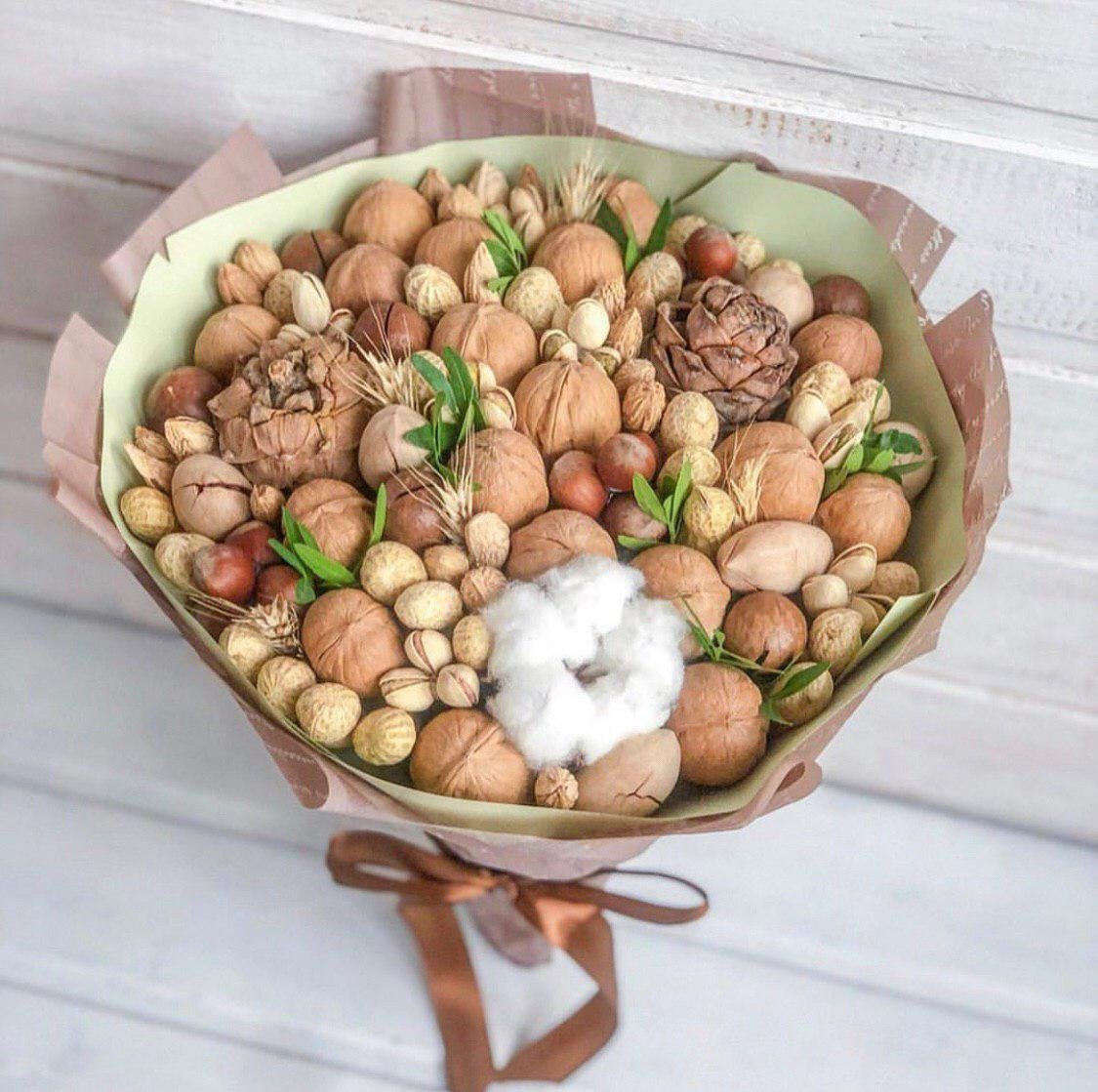 Букет с грецкими орехами