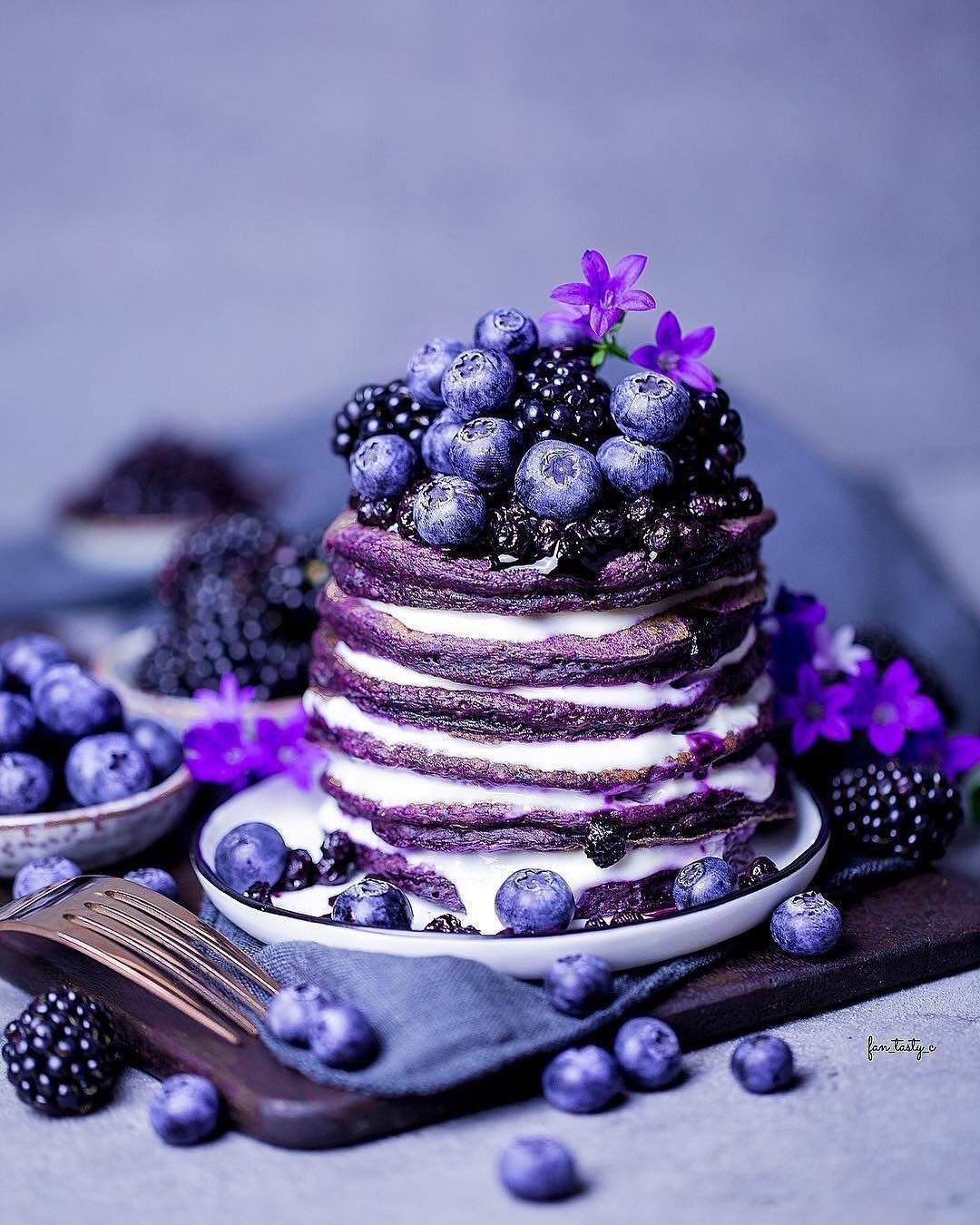 Десерт с черникой