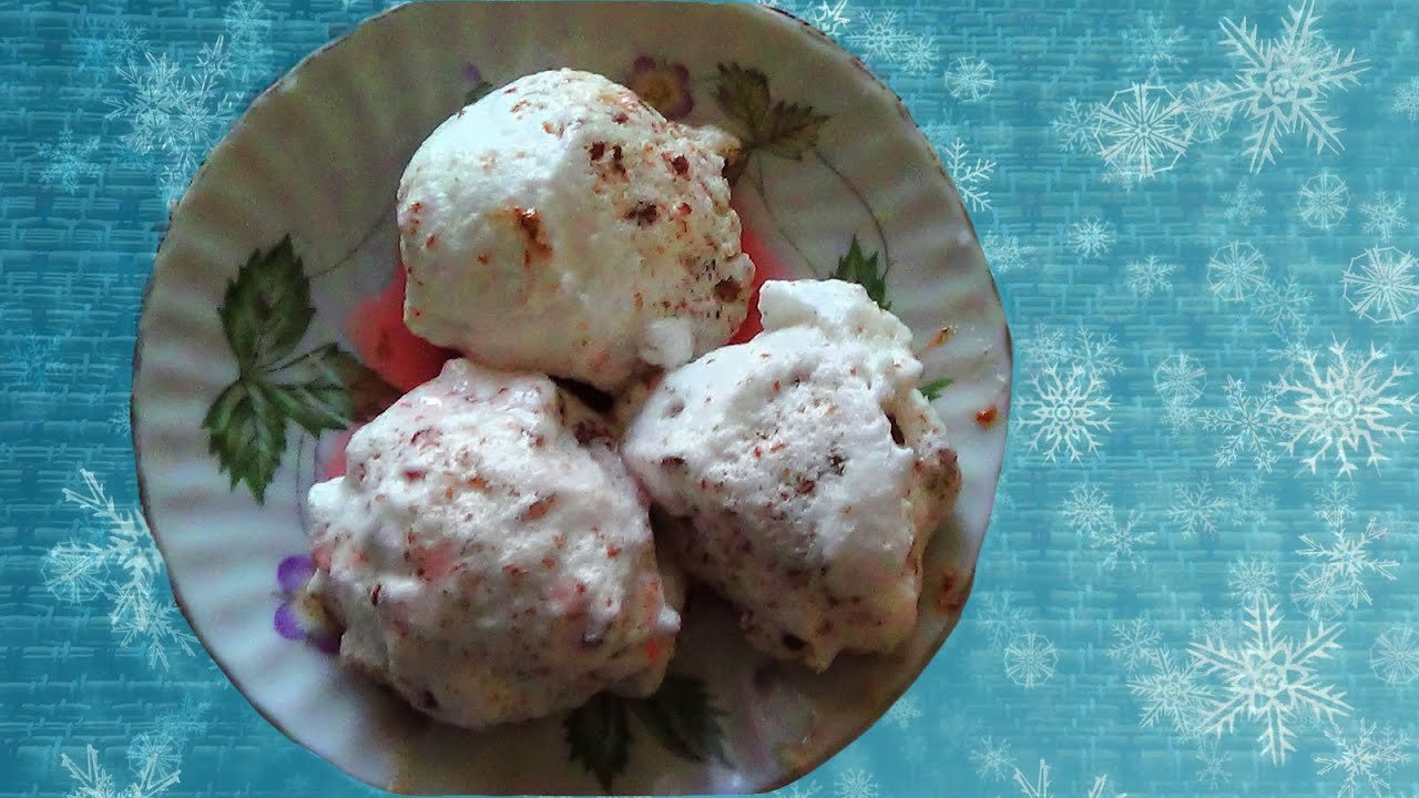 Снежки из белка. Снежки десерт. Десерт снежок. Снежки блюдо. Снежки горячий десерт.