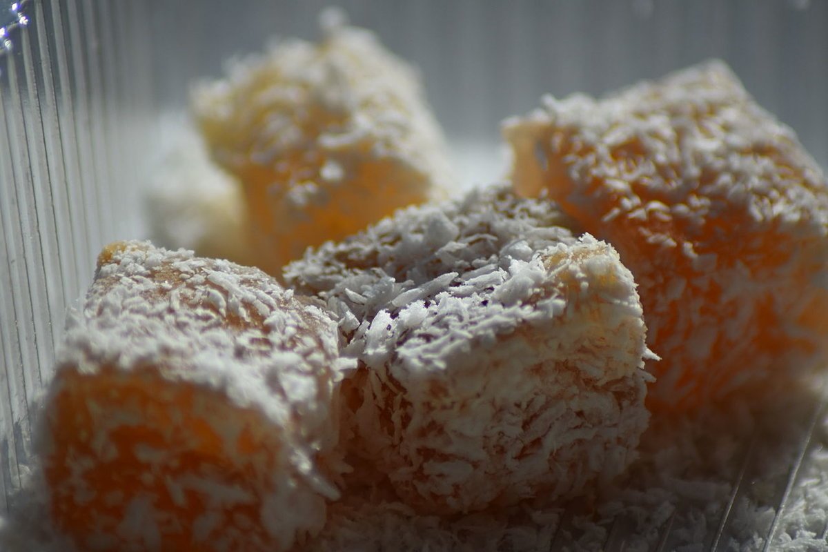 Рахат-лукум в кокосовой стружке