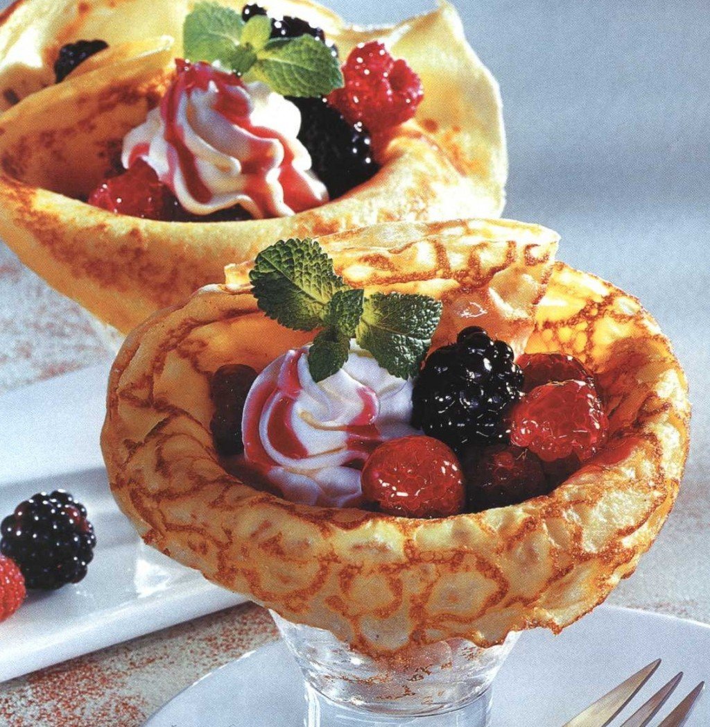Пирожное с клубникой