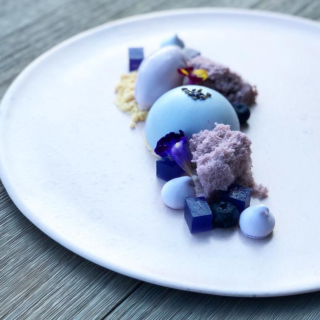 Синяя еда. Синий десерт. Десерты голубого цвета. Молекулярные блюда Десерты. Голубая еда.