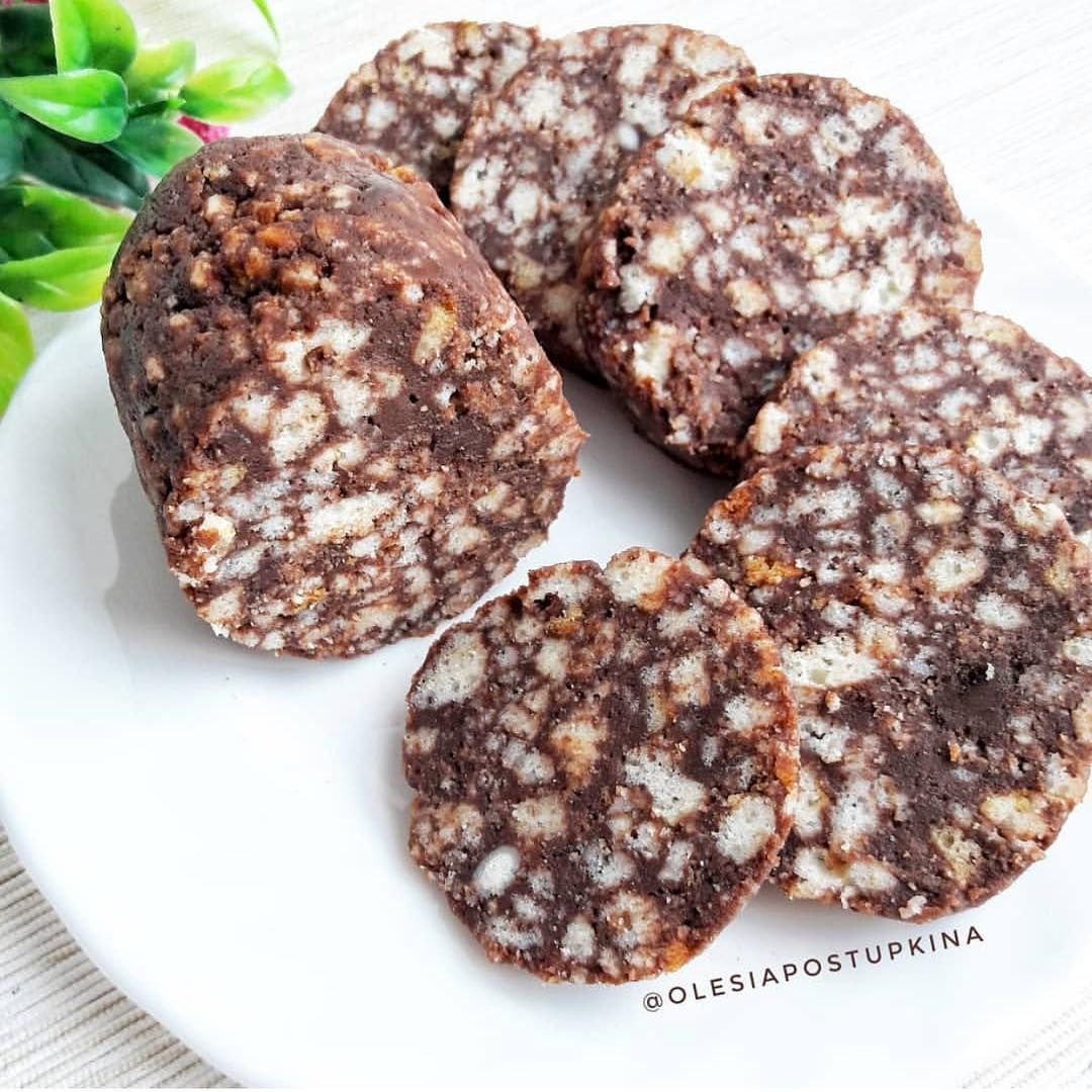Шоколадная колбаска десерт
