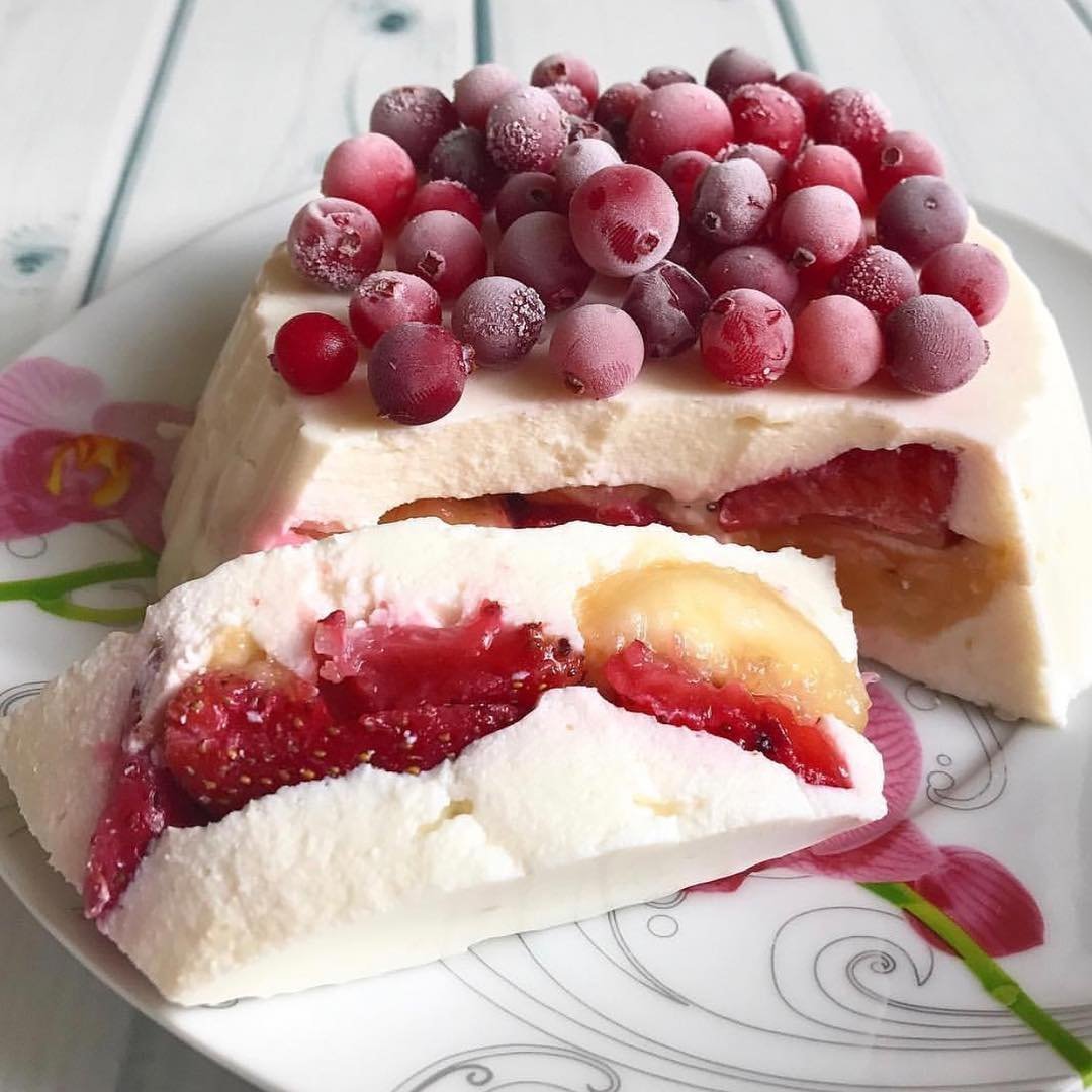 Творожный десерт с фруктами
