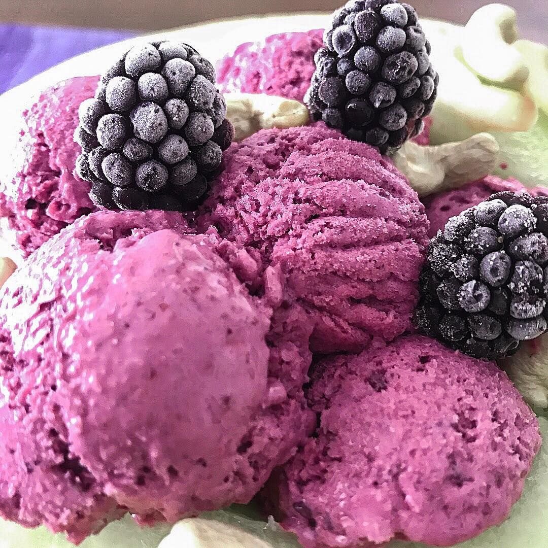 Double Karadut & bogurtlen Ice Cream