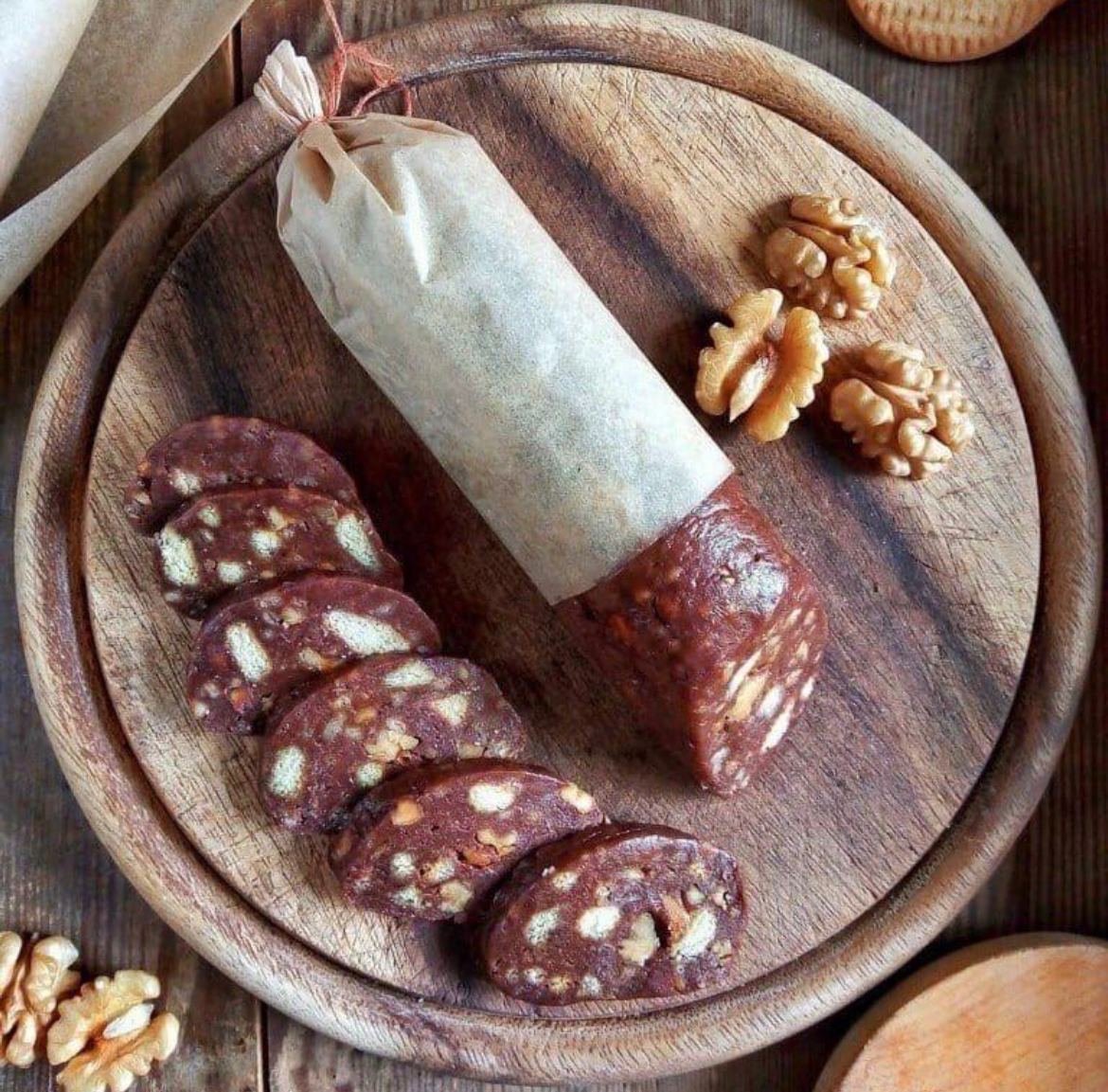 Шоколадная колбаса со сгущенкой и печеньем