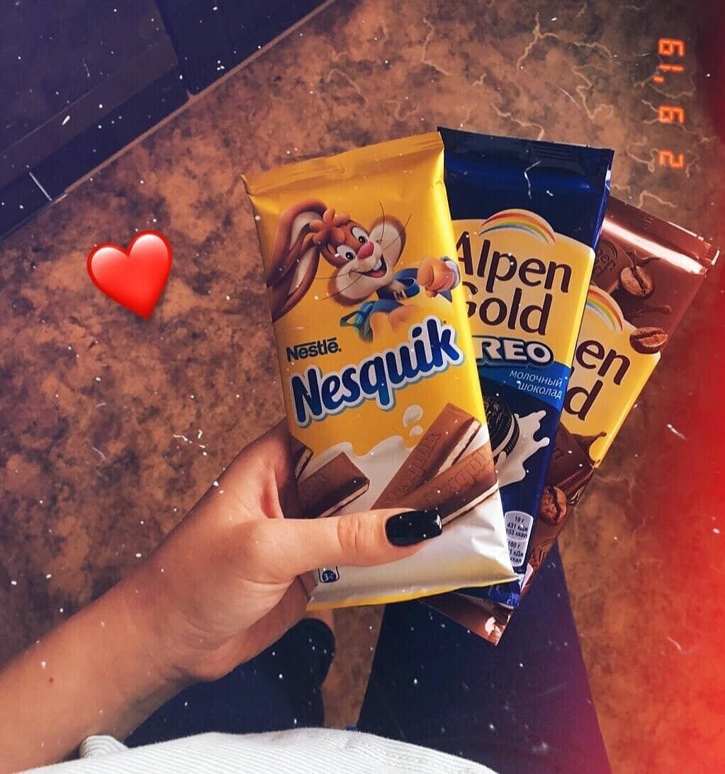 Розовые фрукты и ягоды
