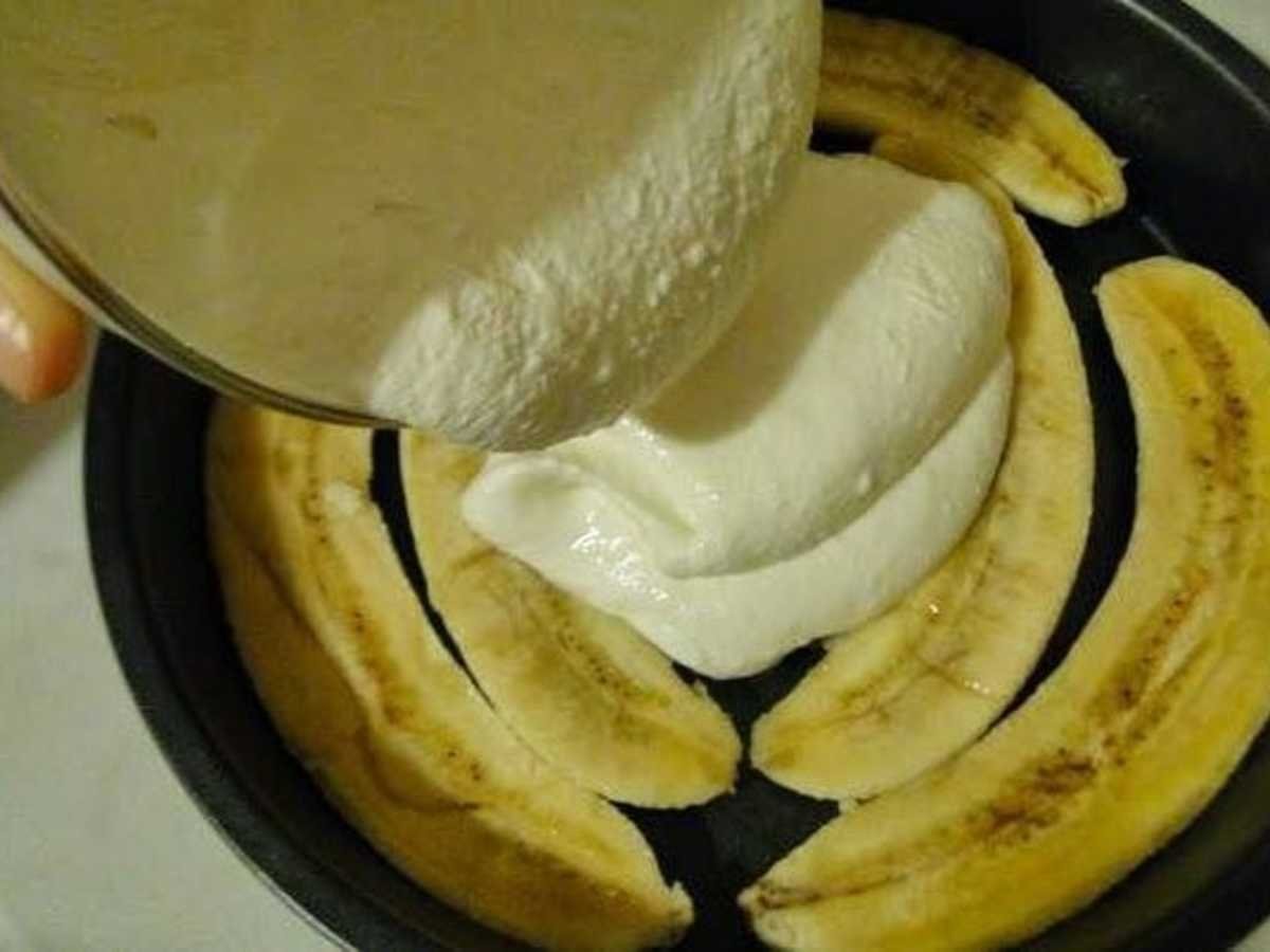Что приготовить из творога и бананов. Творог с бананом. Запеченные бананы с творогом. Творожная запеканка с бананом. Запеканка с бананом и творогом.