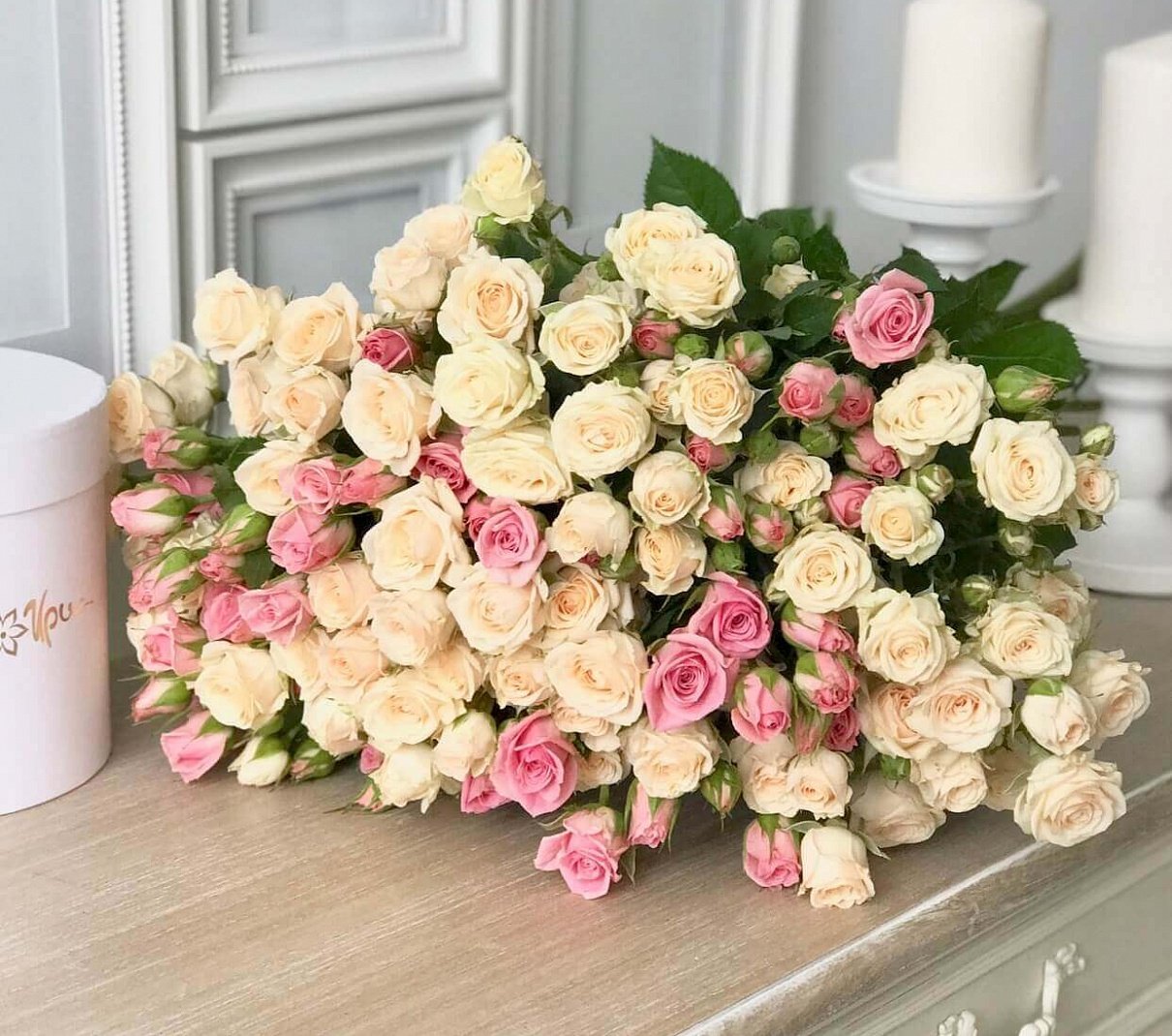 Розовые кустовые розы букет