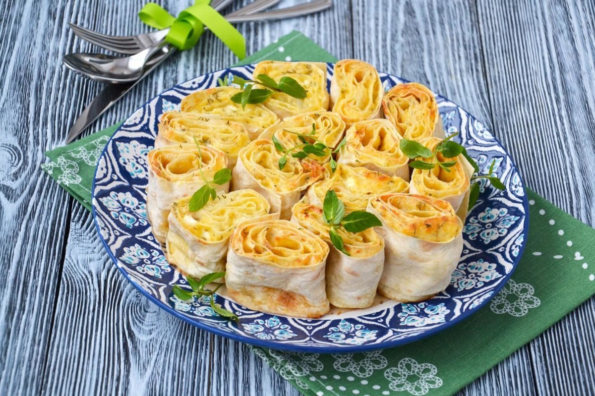 Рулетики из лаваша на сковороде