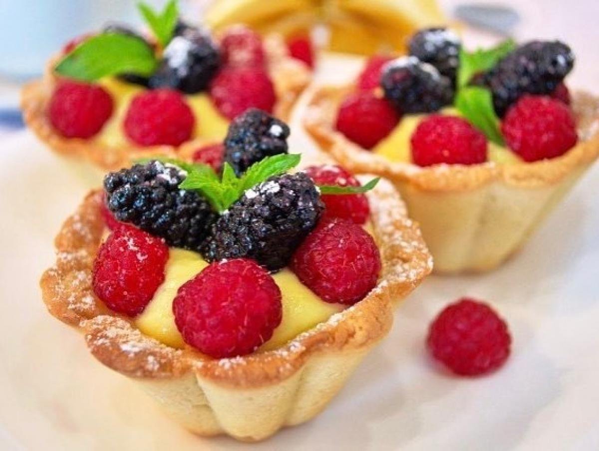 Корзиночки с кремом и фруктами