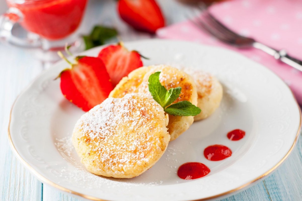 Сырники с клубникой