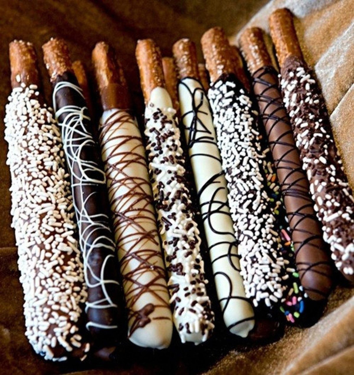 Корзина с сухофруктами и орехами