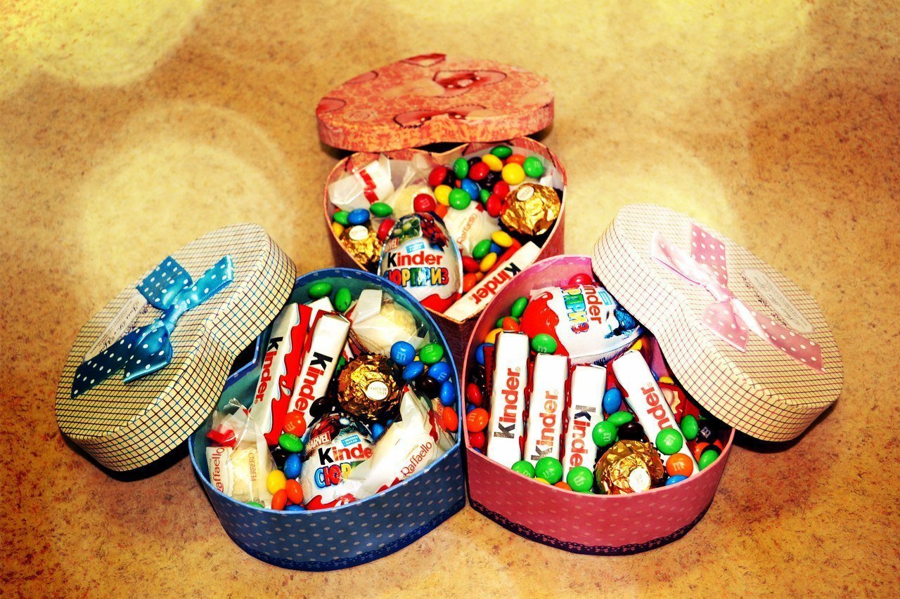 Подарочные коробки со сладостями
