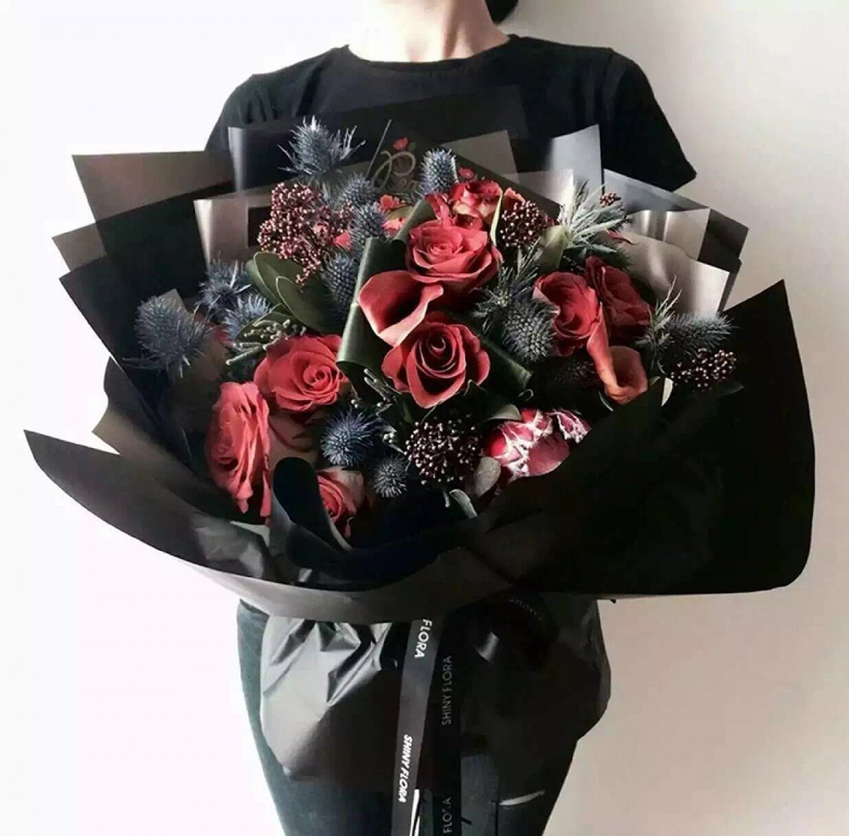 Букет цветов черный