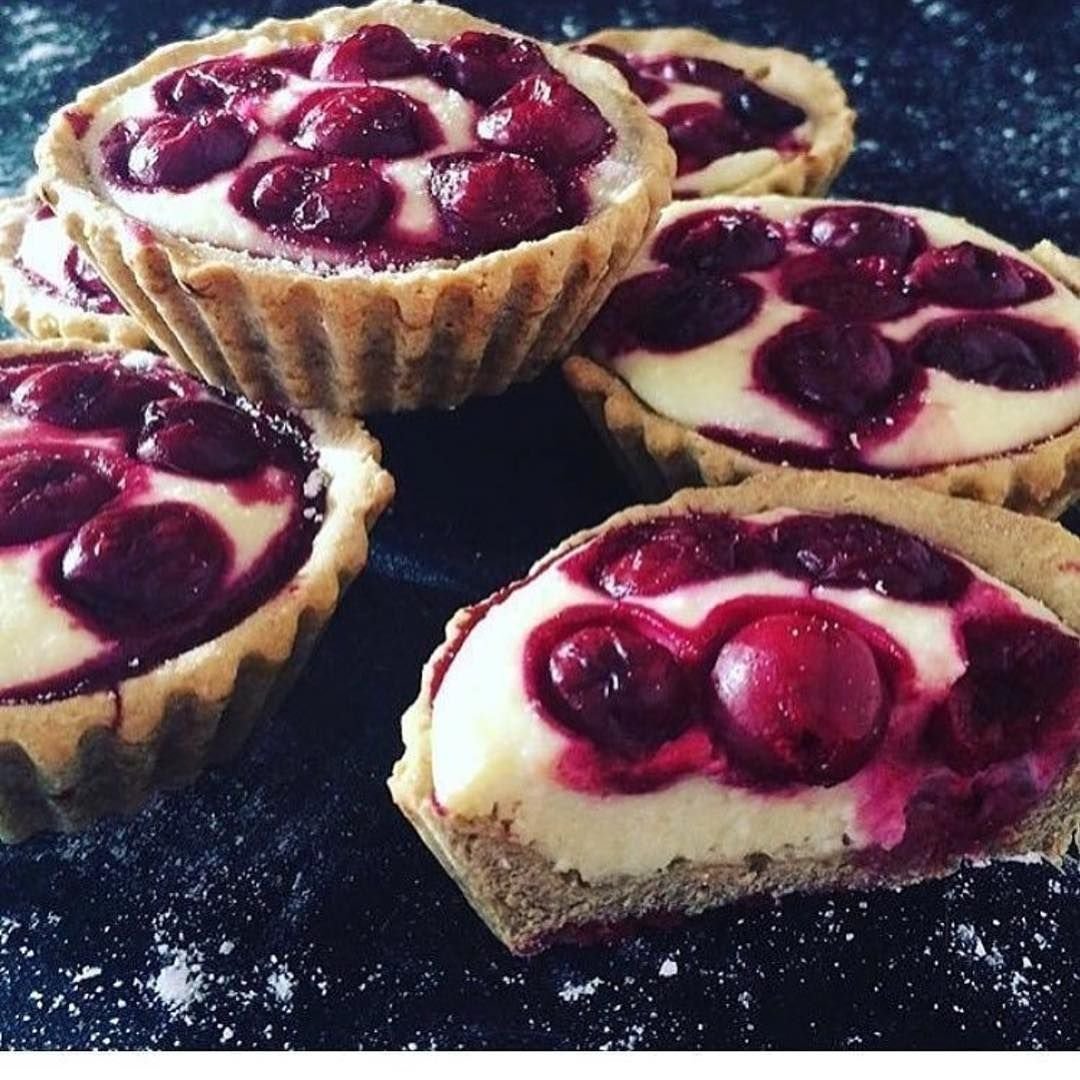 Пончик с клубникой