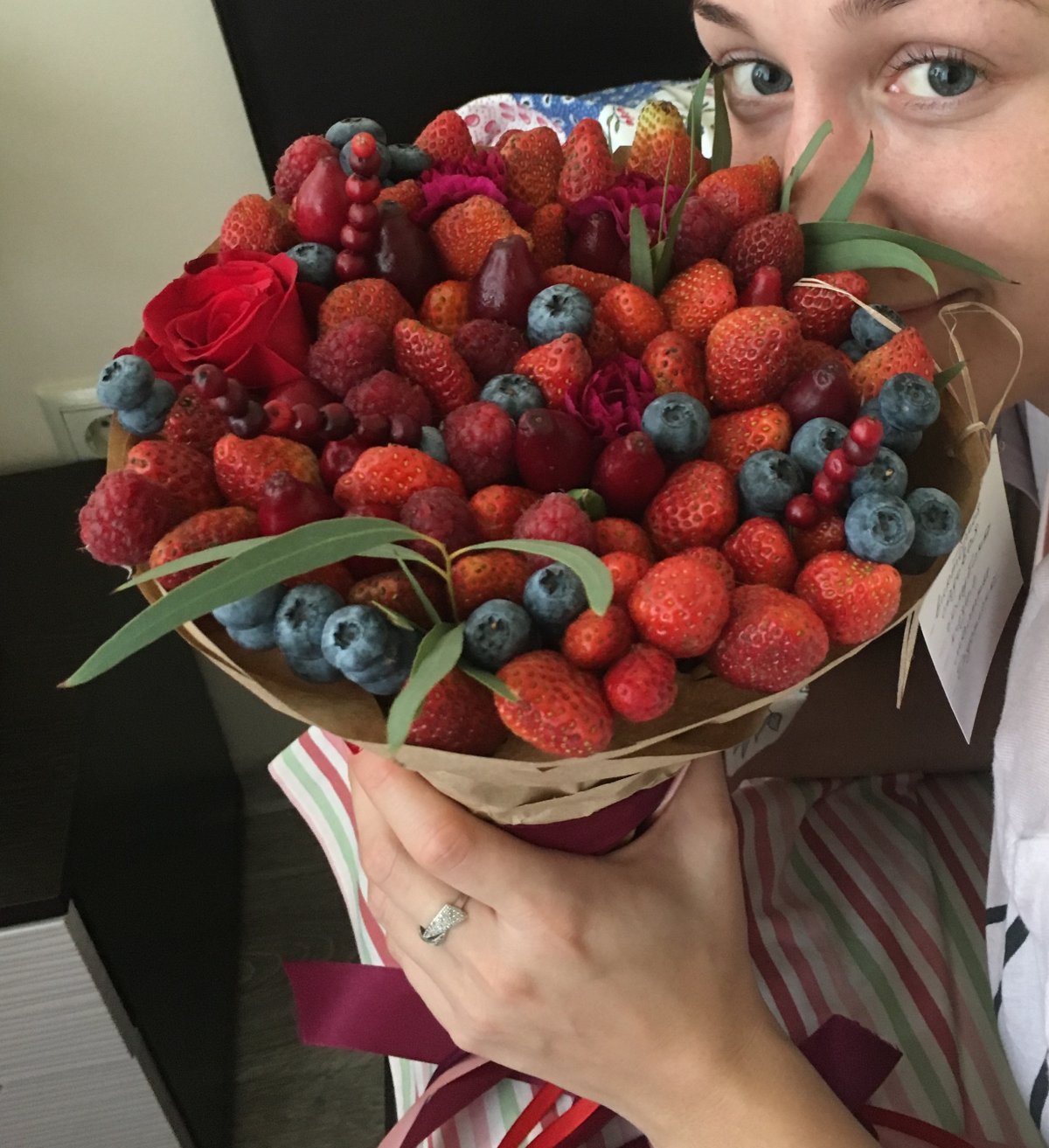 Детский букет из ягод