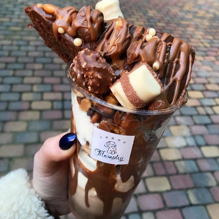 Шоколадные пирожные макарони