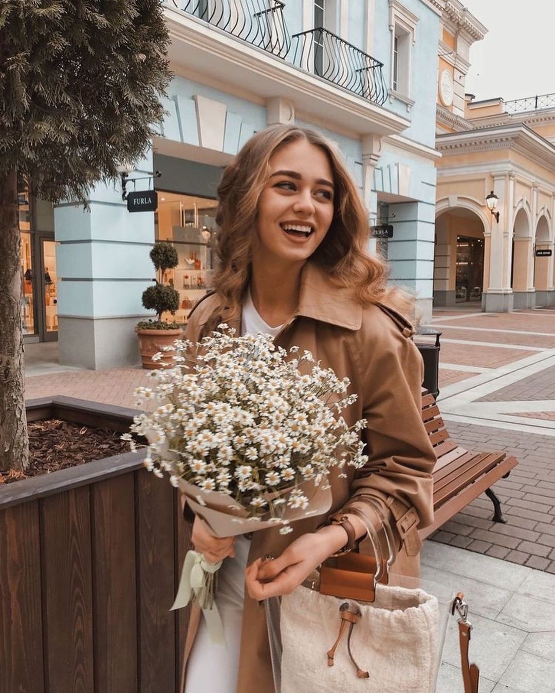 Позы с цветами для фотосессии