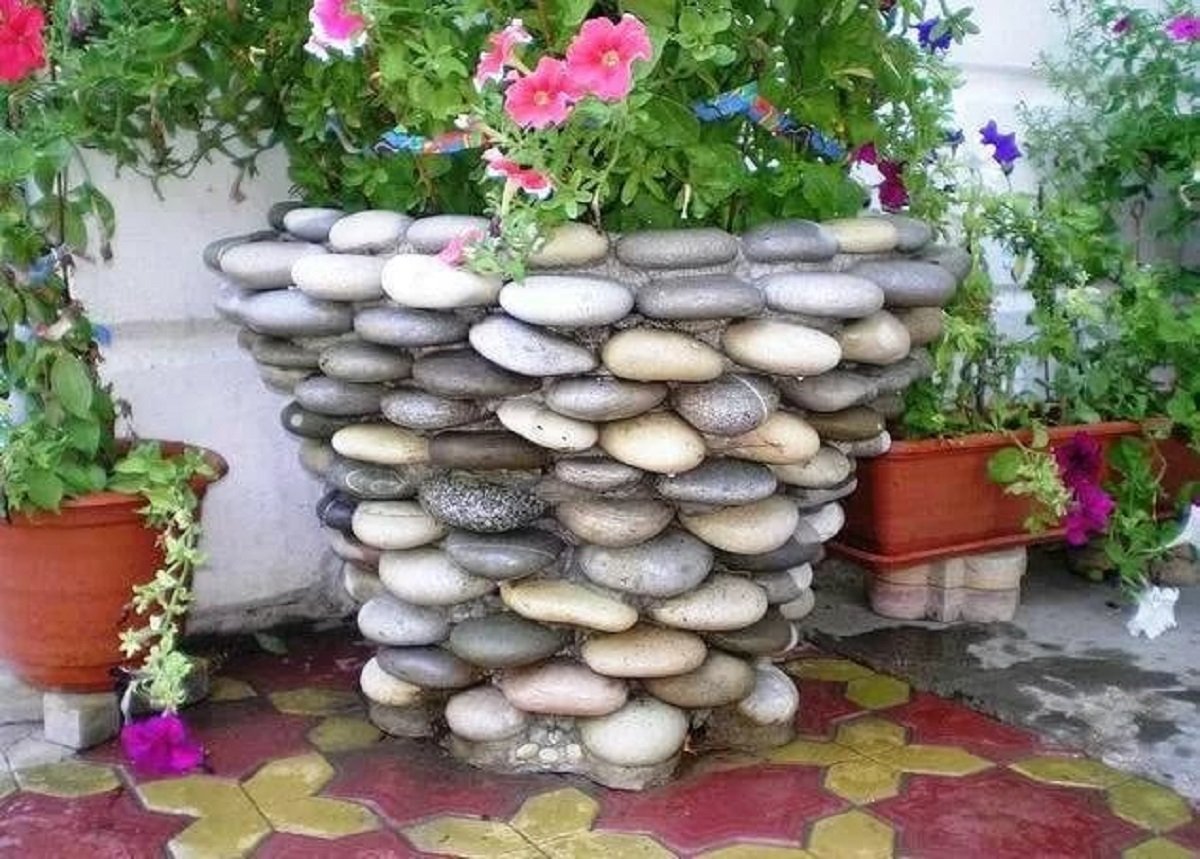 Украшения из гальки на даче