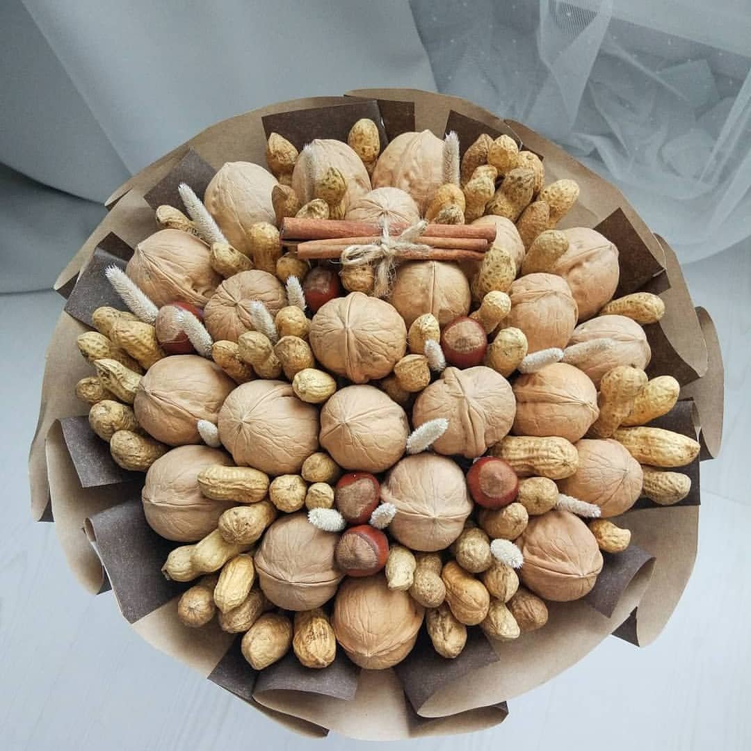 Букет из сухофруктов с хлопком