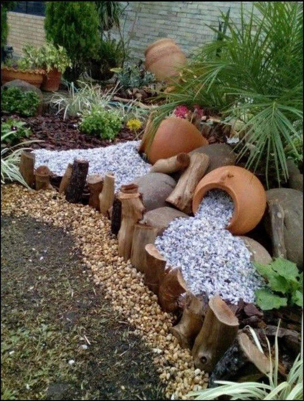 Двухъярусная клумба из камней