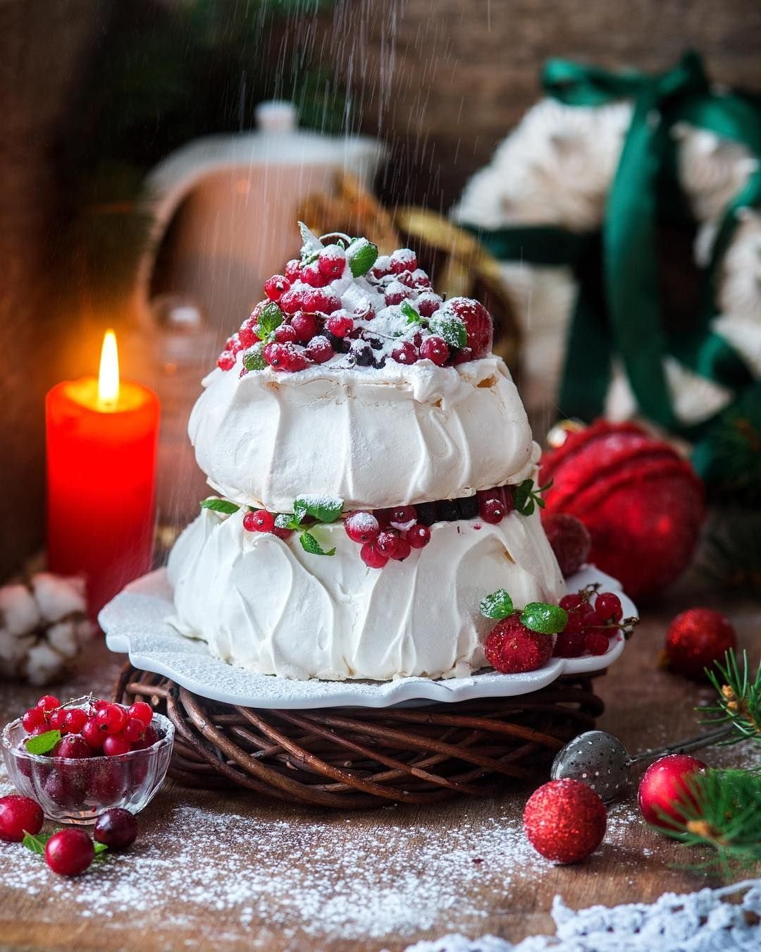 Пирожные с вишней