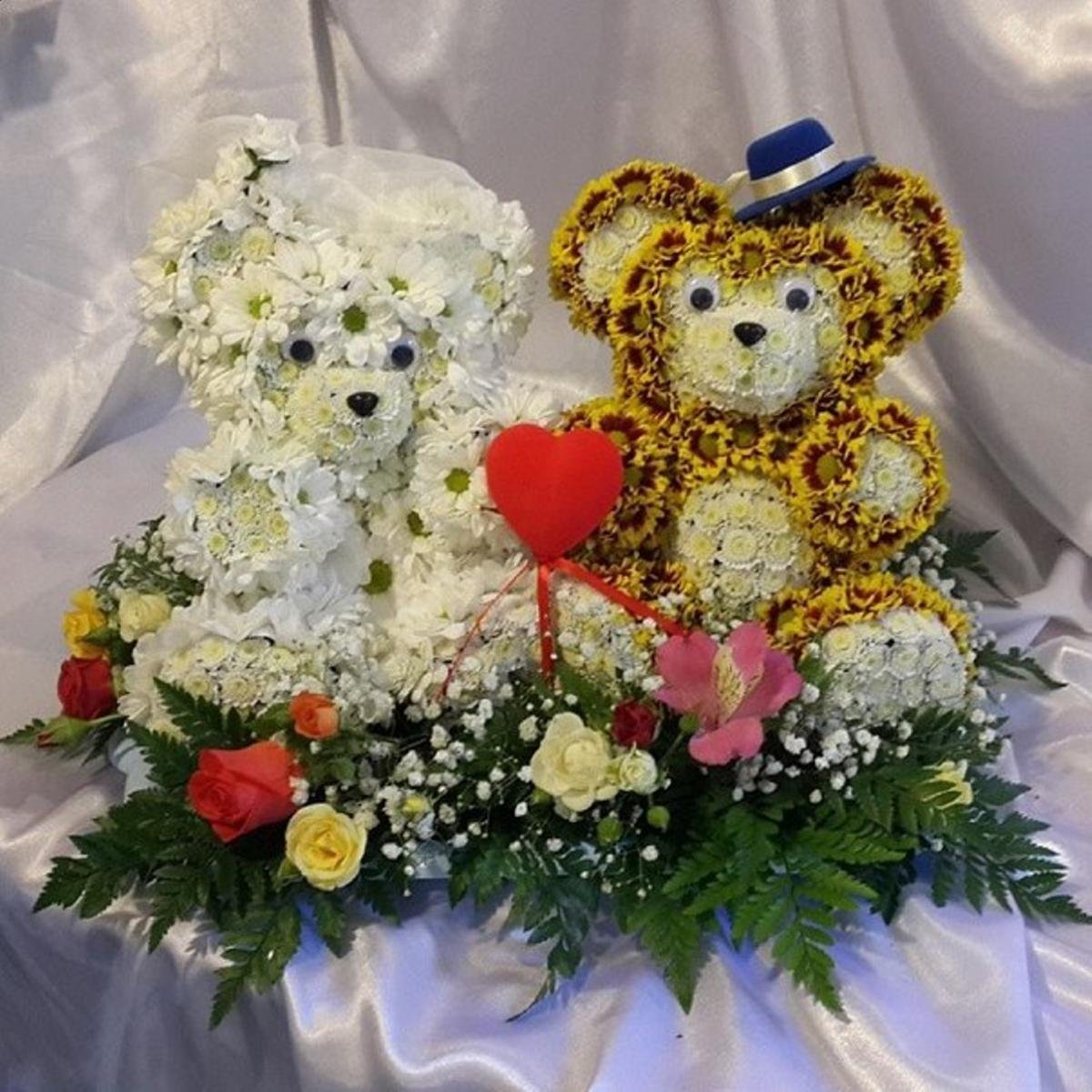 Медвежонок из цветов