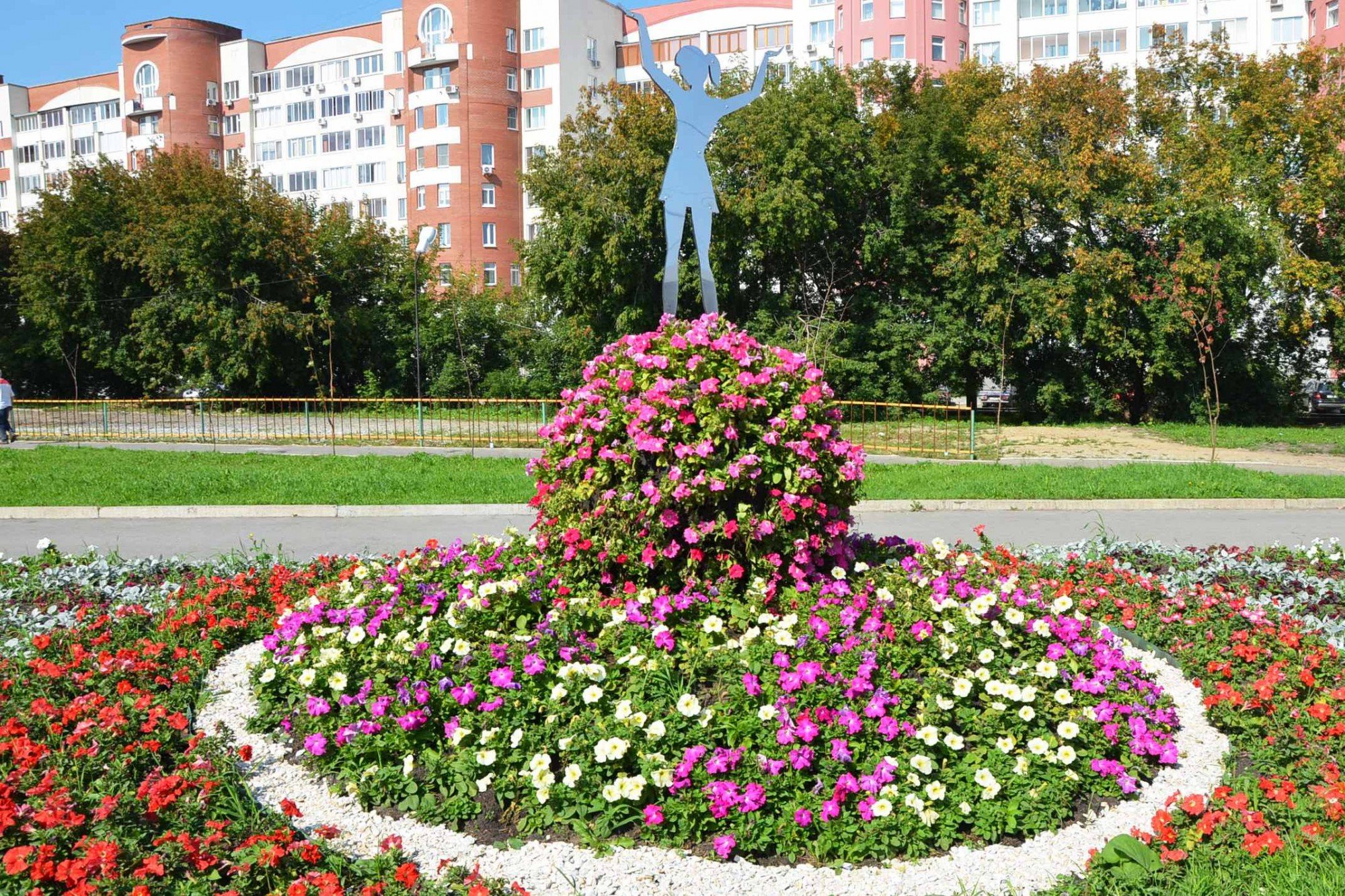 Клумба цветы россии