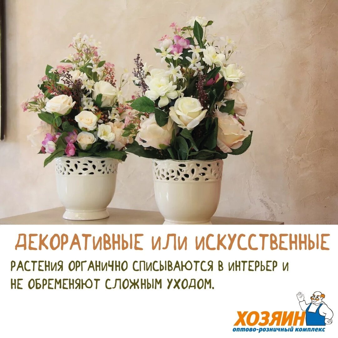 Кустовые розы в вазе